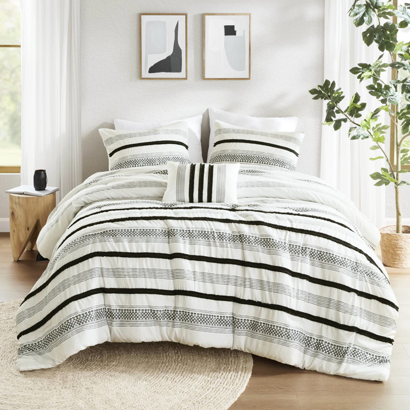Ensemble de literie à rayures 7 pièces pour très grand lit. Tissu en microfibre. Assure un repos paisible. Et résistant. Motif séduisant. S'agence à différents styles de chambre à coucher. Pour réduire le rétrécissement. Très grand lit / literie sans effort.