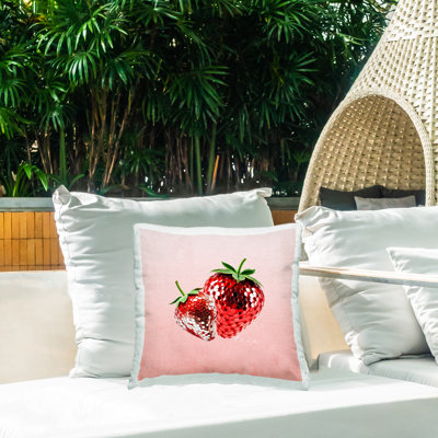 Coussin d'extérieur Disco Sequin Strawberries Design par Kim Allen