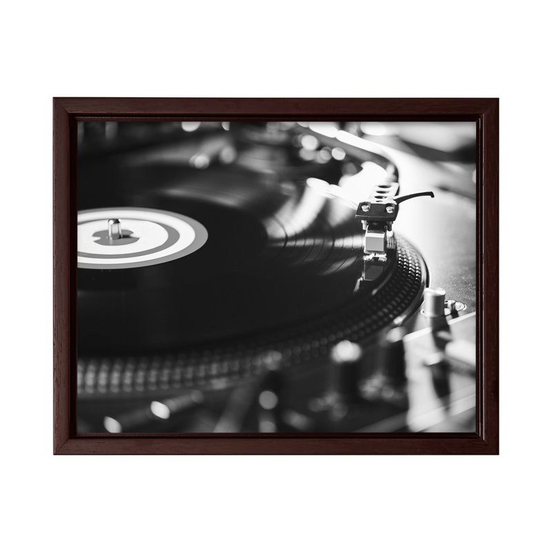 Photographie de tourne-disque, Canvas, 16"H x 20"W, Brown Framed