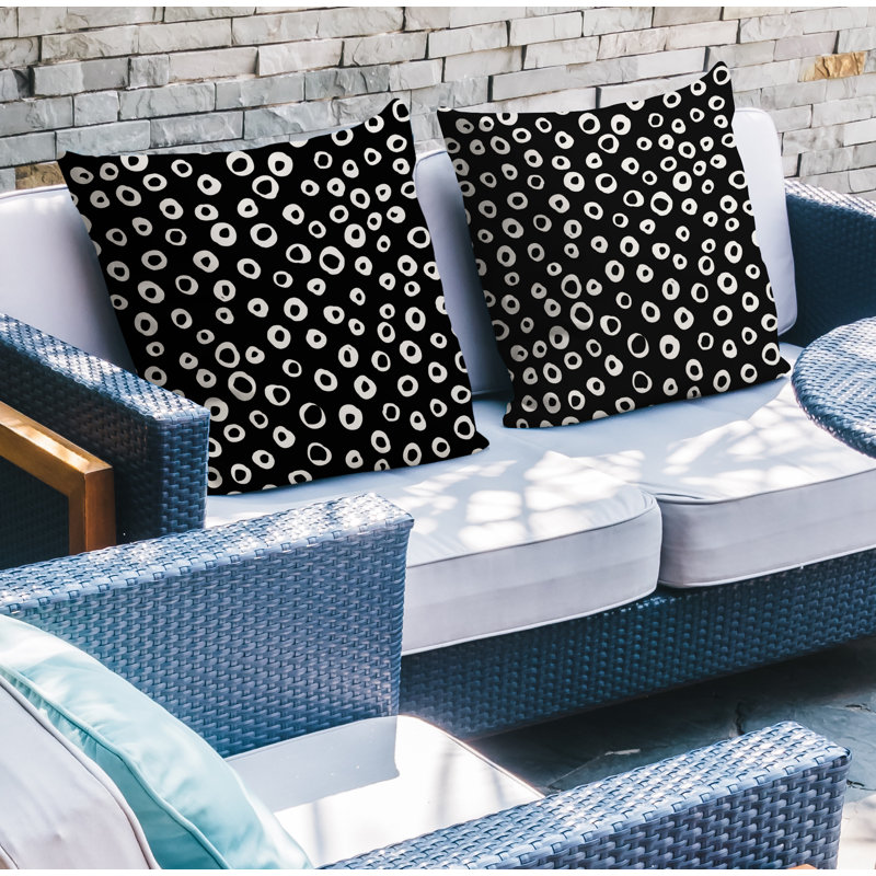 Oreiller carré intérieur / extérieur à pois Tanta, L 15 po x H 15 po, Noir