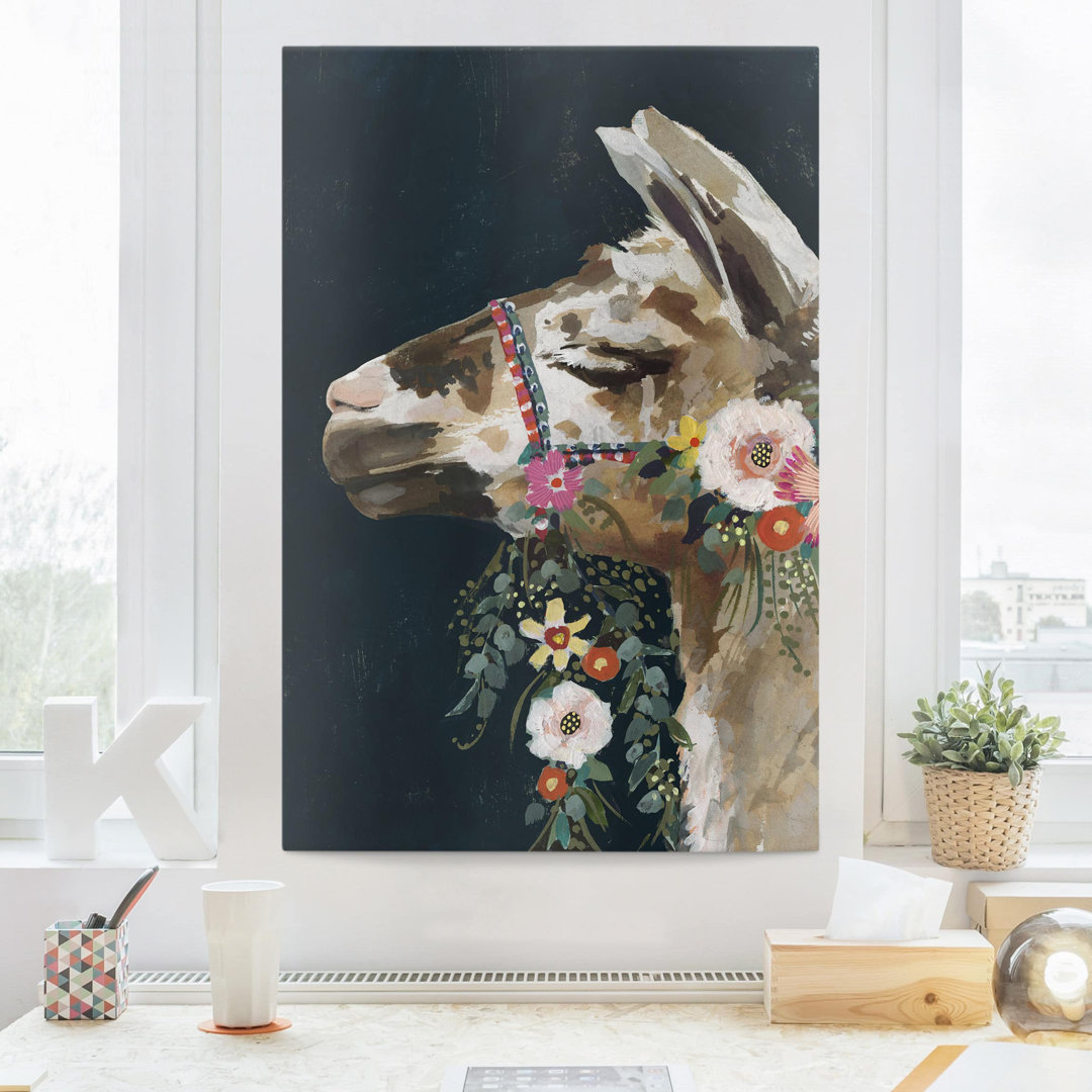 Leinwandbild Lama mit Blumenschmuck II