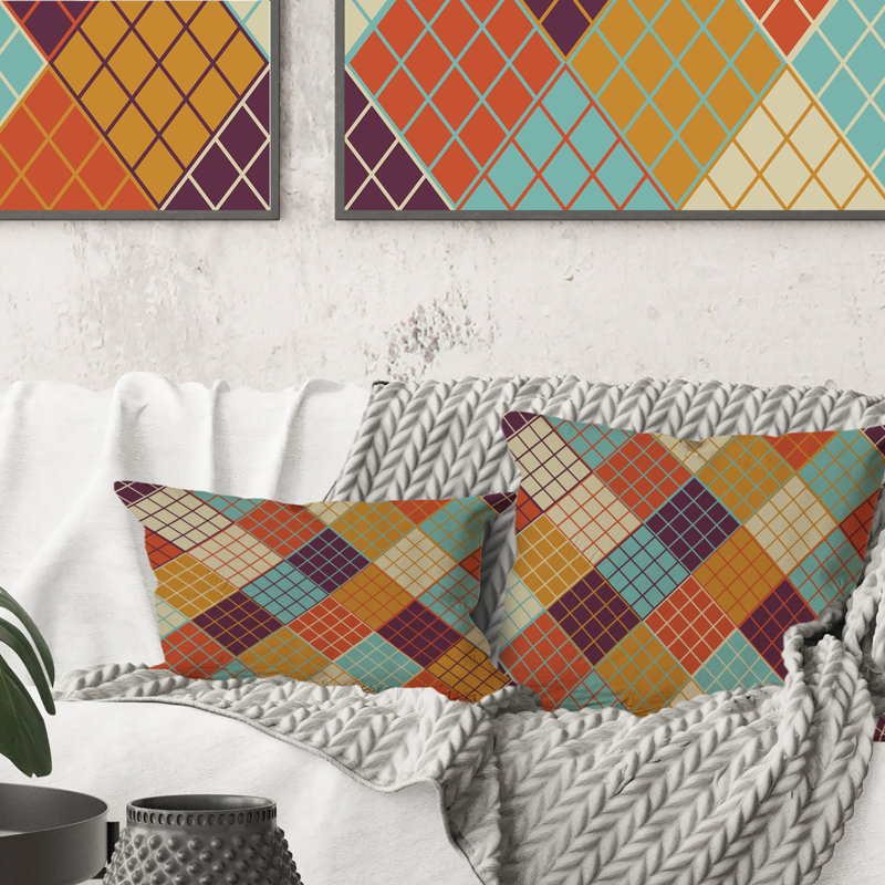 Coussin décoratif multicolore triangulaire à motif géométrique III, 16 po x 16 po