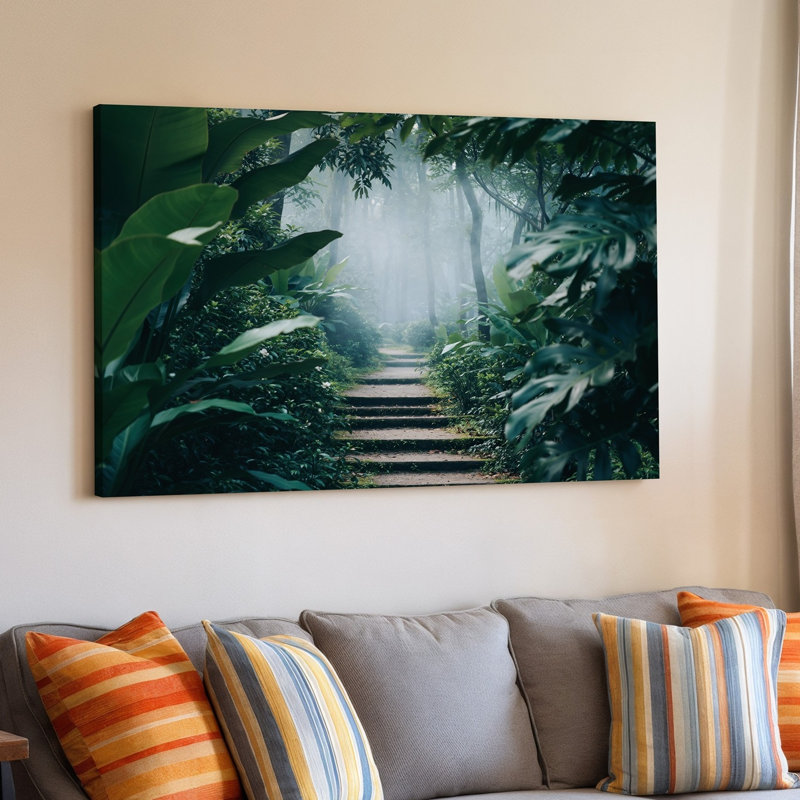 Toile «A Misty Forest Path Winds Through A Dense Jungle» avec art mural, grandes feuilles vertes luxuriantes et feuillage vibrant encadrant la scène, art mural