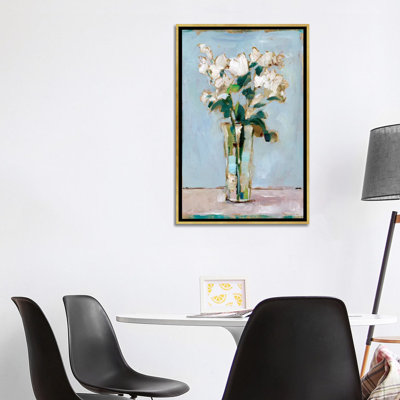 «White Floral Arrangement I» par Ethan Harper - reproduction d'art