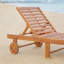Chaise longue inclinable d'extérieur pliante avec roulettes, structure en bois d'acacia - couleur teck