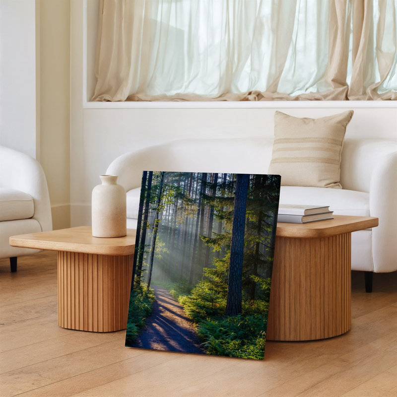 Toile «A Tranquil Forest Scene At Dawn mettant en vedette de grands pins majestueux», art texturé avec écorce texturée et feuillage vert luxuriant