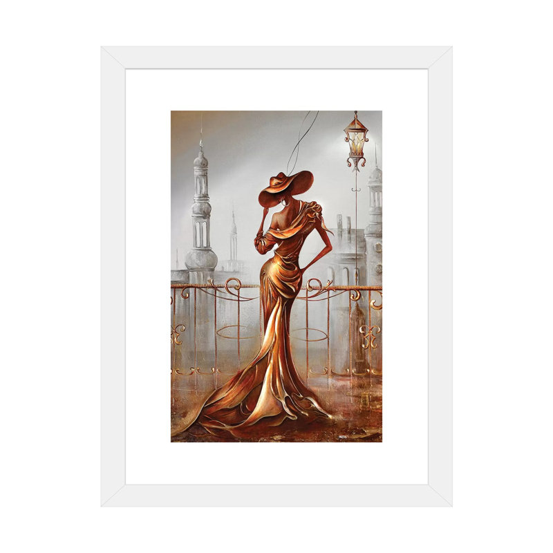 «Woman in Gold» par Raen - reproduction d'art, H 32 po x l 24 po x P 1 po, Papier encadré blanc, Blanc