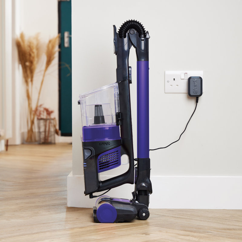 Shark Anti Hair Wrap Cordless Stick Vacuum Cleaner with Flexology IZ202UK