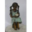 Statue fille en bronze avec gâteau d'anniversaire - Taille: L 13 po x l 10 po x H 27 po.