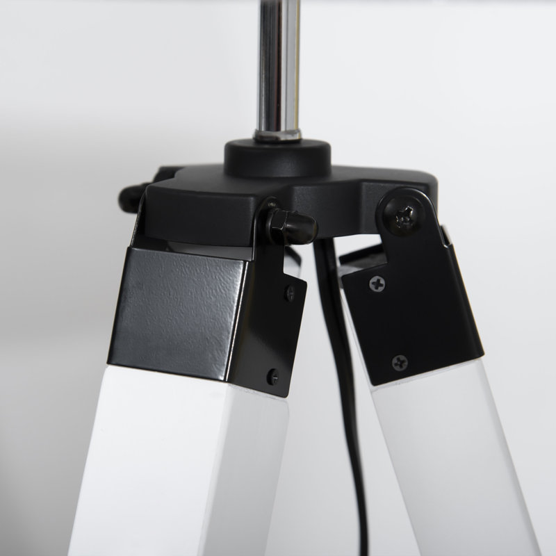 Lampe trépied DEL 56,25 po Hetti