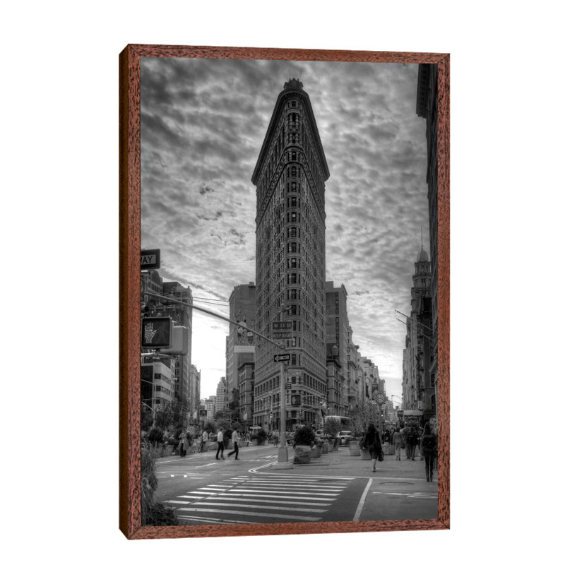 Flatiron Building (New York City) 1 Piece Wall Art on Canvas, 66.04 cm H x 45.72 cm W, Brown Floater Framed