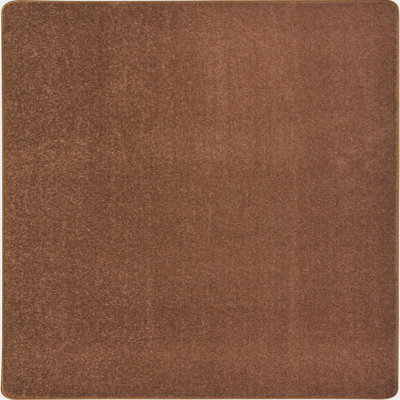 Tapis brun tissé à la machine