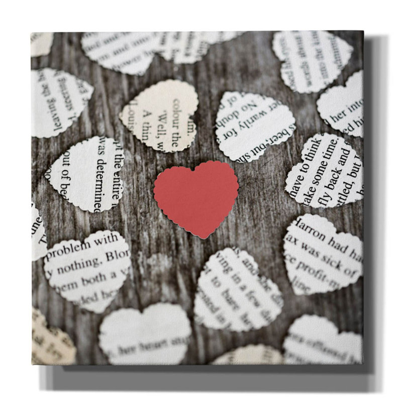 «Red Heart with Heart Book Pages» par Tom Quartermaine - impression sur toile tendue, H 12 po x l 12 po x P 0,75 po
