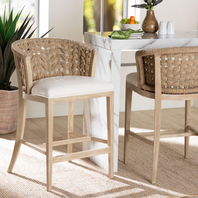 Tabouret de bar bali & pari Vellon en jonc de mer tressé et acajou blanchi