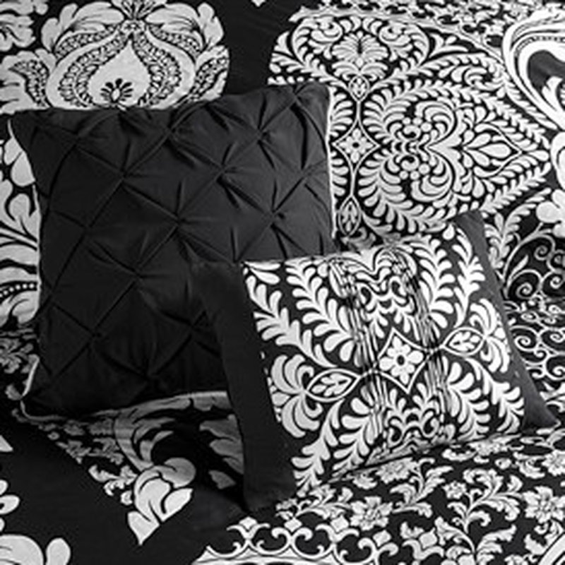 Édredon noir grand - 7 pièces Coton complexe imprimé. Remplir. 2 taies décoratives, 3 coussins, 1 édredon, . Fluffable et confortable taille pièce noir. Très bien. Complet avec lavable à la machine