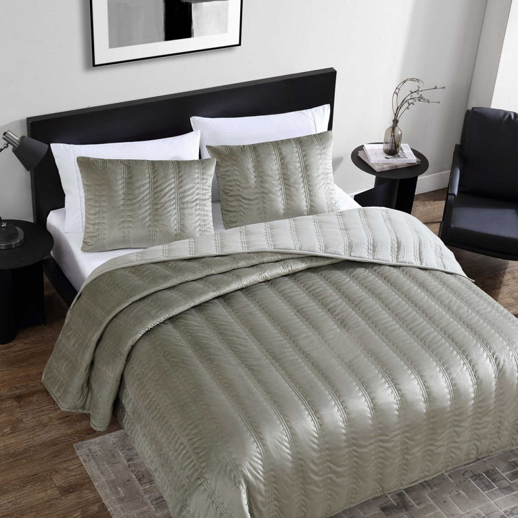 Vera Wang Linear Stitch Solid Quilt Set