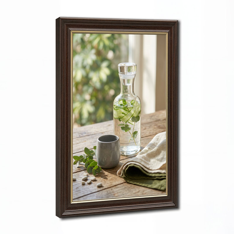Carafe en verre avec des tranches de concombre et des feuilles de menthe sur une table en bois, art mural, 18"H x 12"W