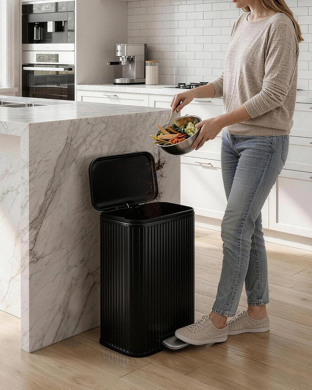 Poubelle intérieure en acier inoxydable 8/13 gallons avec couvercle à fermeture en douceur, résistante aux empreintes digitales, seau intérieur amovible pour la salle de bain, la cuisine, le bureau