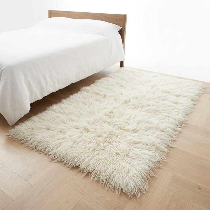 Tapis élégants de style populaire dans des tailles populaires. Poils doux et moelleux de 3 po. 100% laine. Tapis en laine naturelle