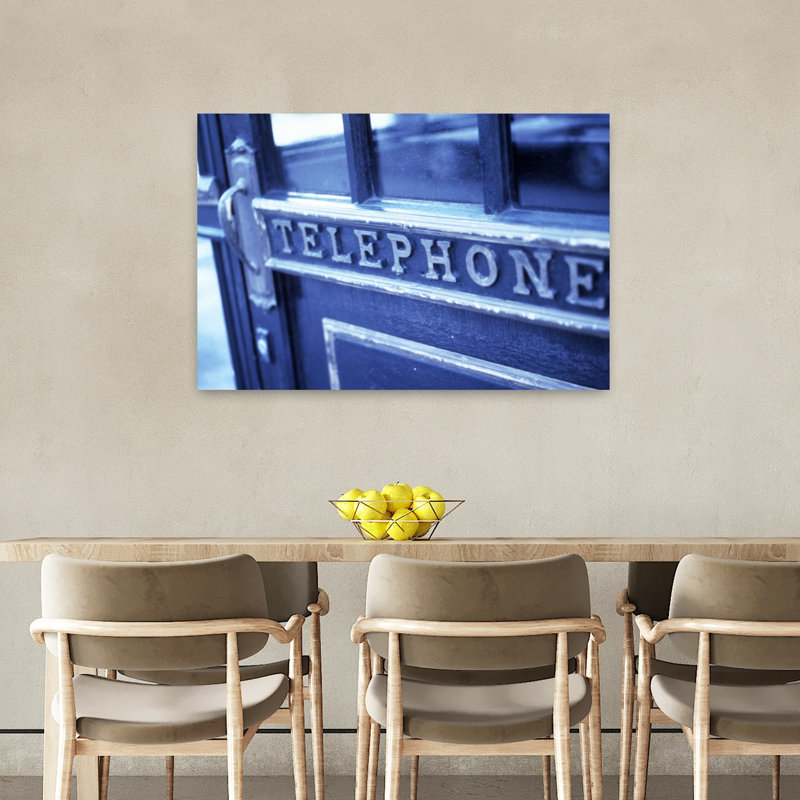 Gros plan sur une cabine téléphonique bleue, art mural abstrait contemporain, H 24 po x l 36 po