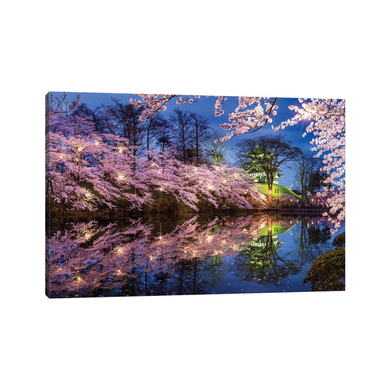 «Takada Castle In Spring» par Jan Becke - photographie sur toile tendue, H 8 po x l 12 po x P 0,75 po