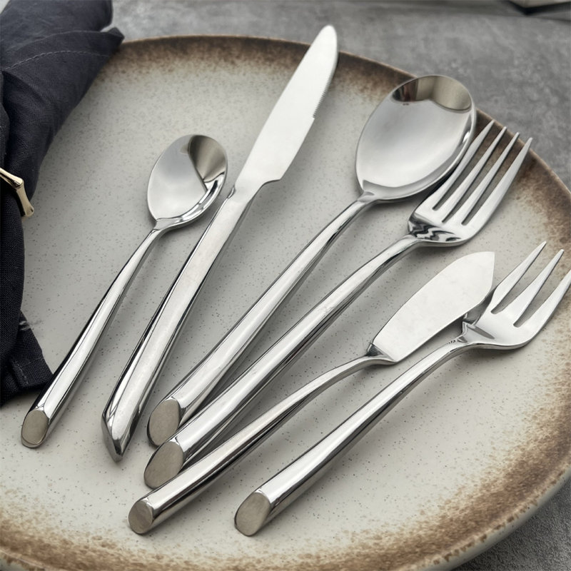 Ensemble de couverts 4 pièces en acier inoxydable avec couteau de table, fourchette, cuillère et couteau à steak en acier inoxydable