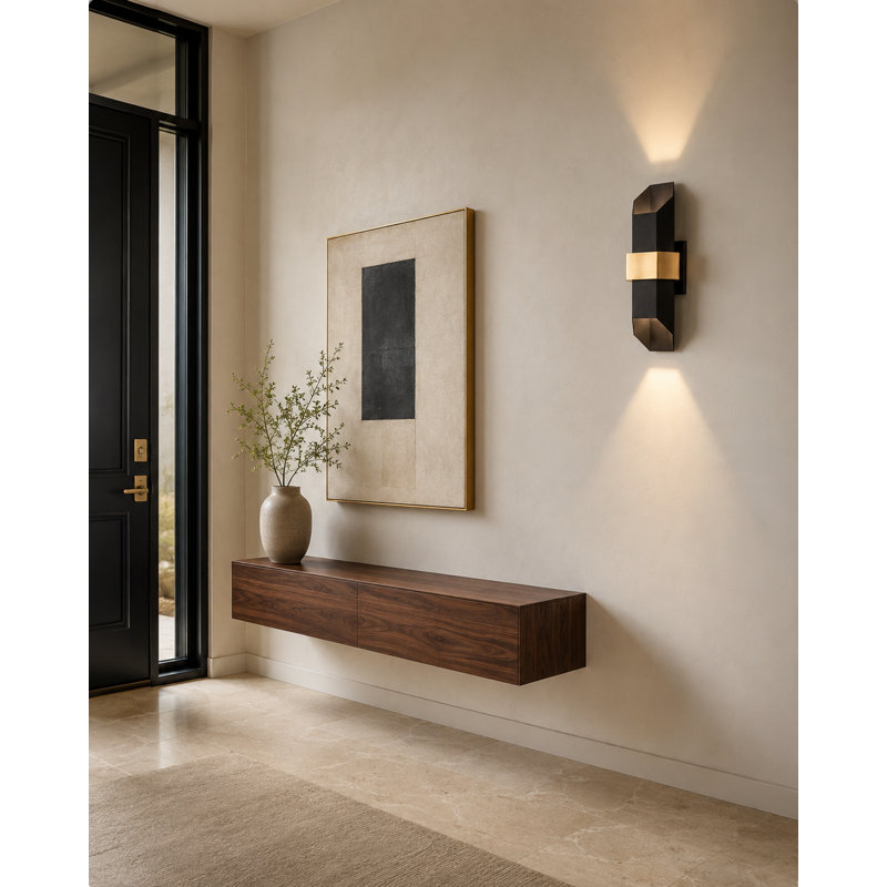 Vyla Wall Light