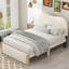Lit plateforme simple tapissier avec pieds en bois
