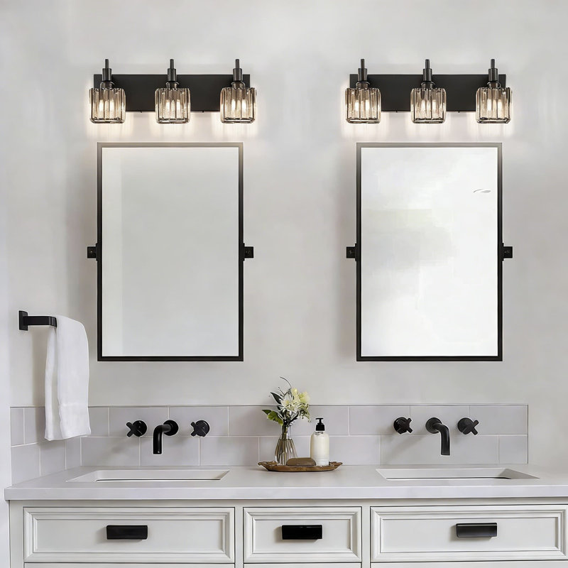 Luminaire de salle de bain moderne en cristal noir avec abat-jour carré, applique murale 3 lumières pour un éclairage miroir, design durable et élégant