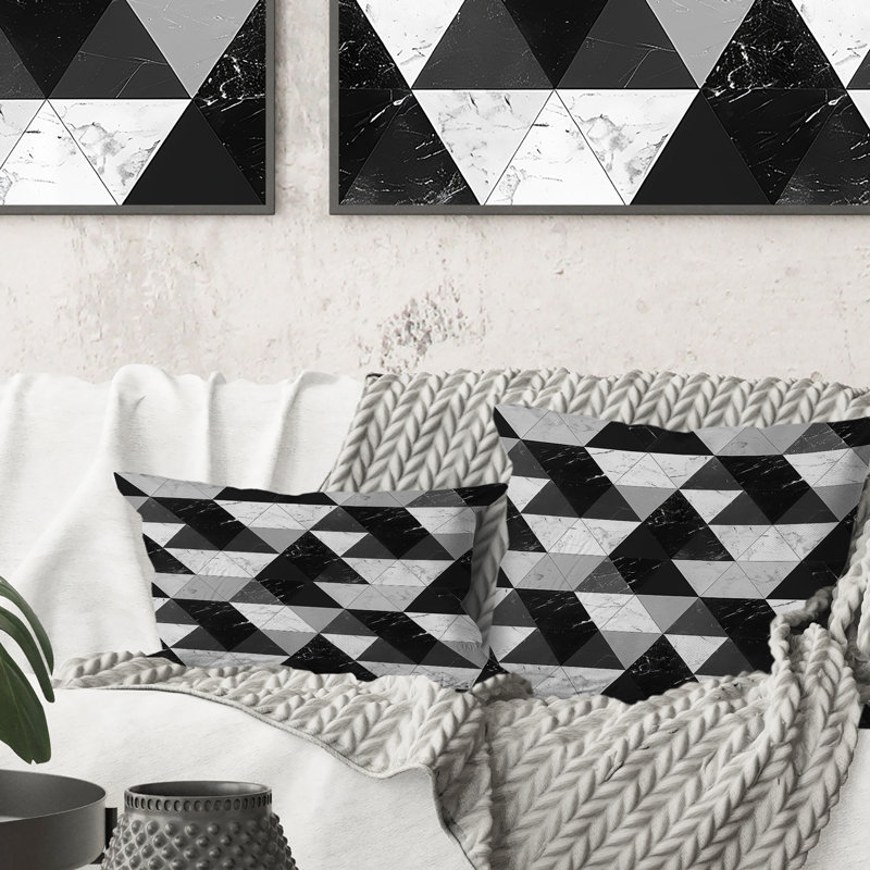 Coussin lombaire moderne noir et blanc à motif triangulaire IV