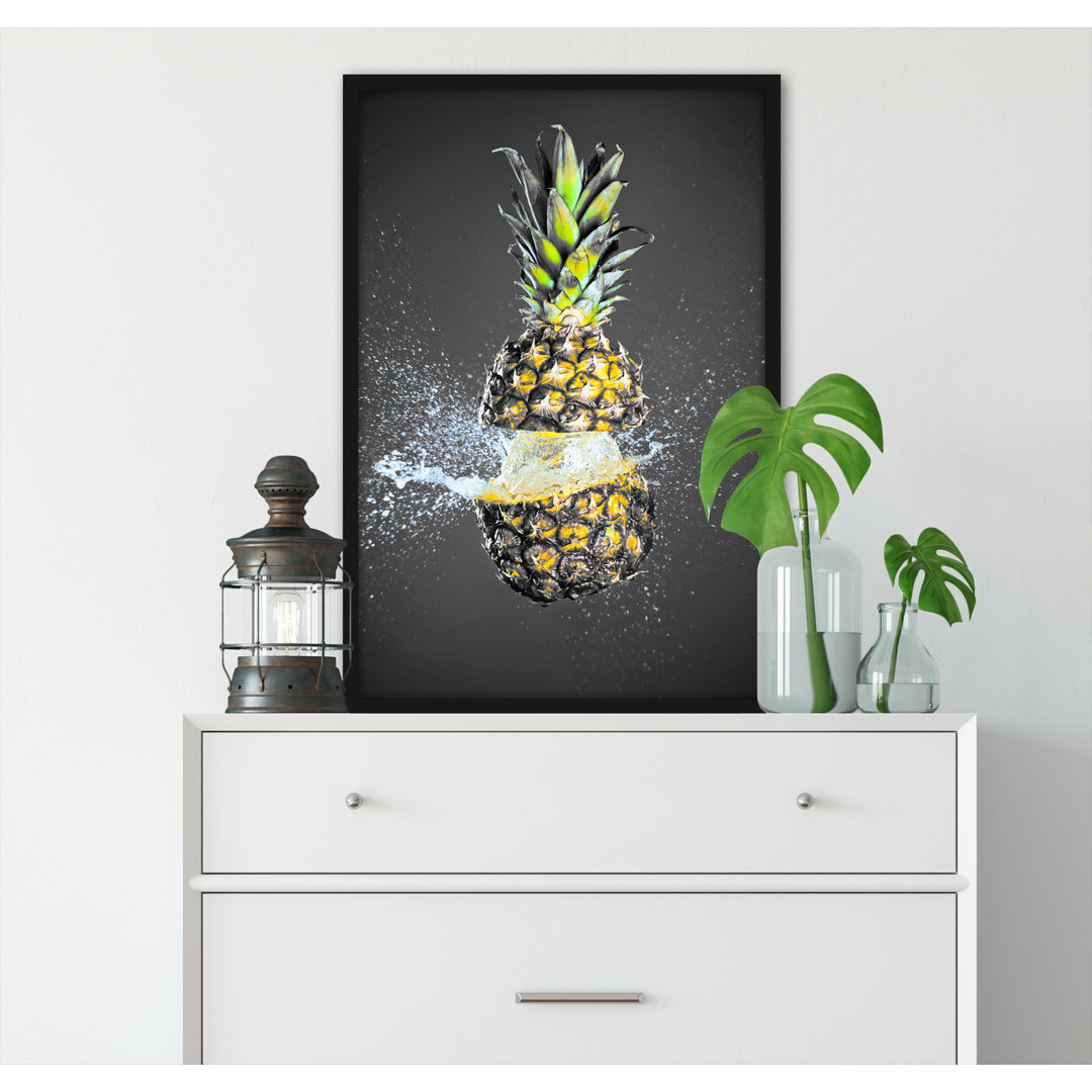 Gerahmtes Foto "Ananas mit Wasser besprüht"