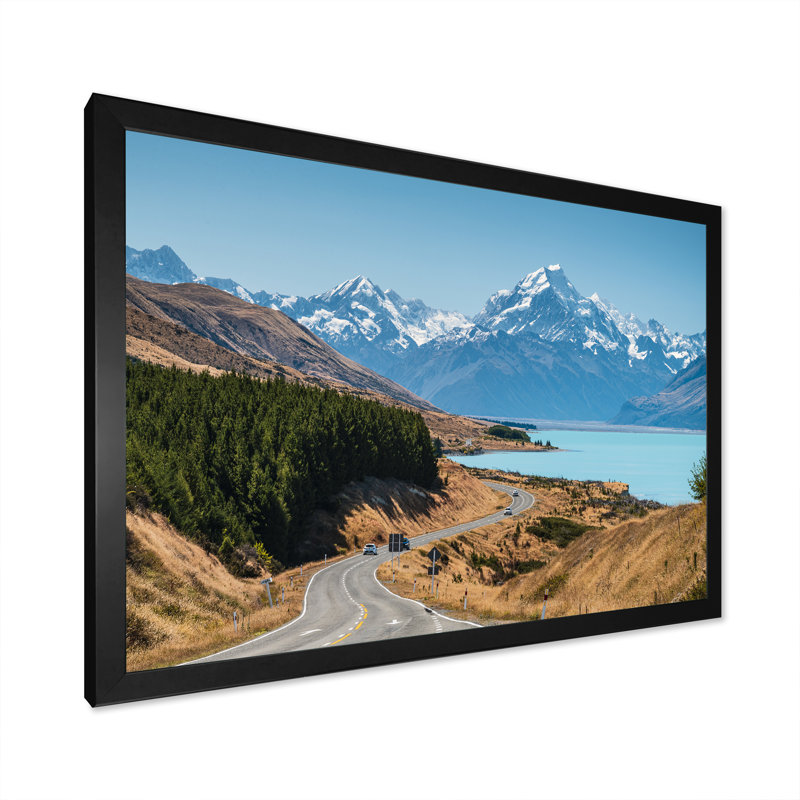 Adventure Road In Alaska sur impression sur toile, H 16 po x l 32 po x P 1 po, Cadre photo noir