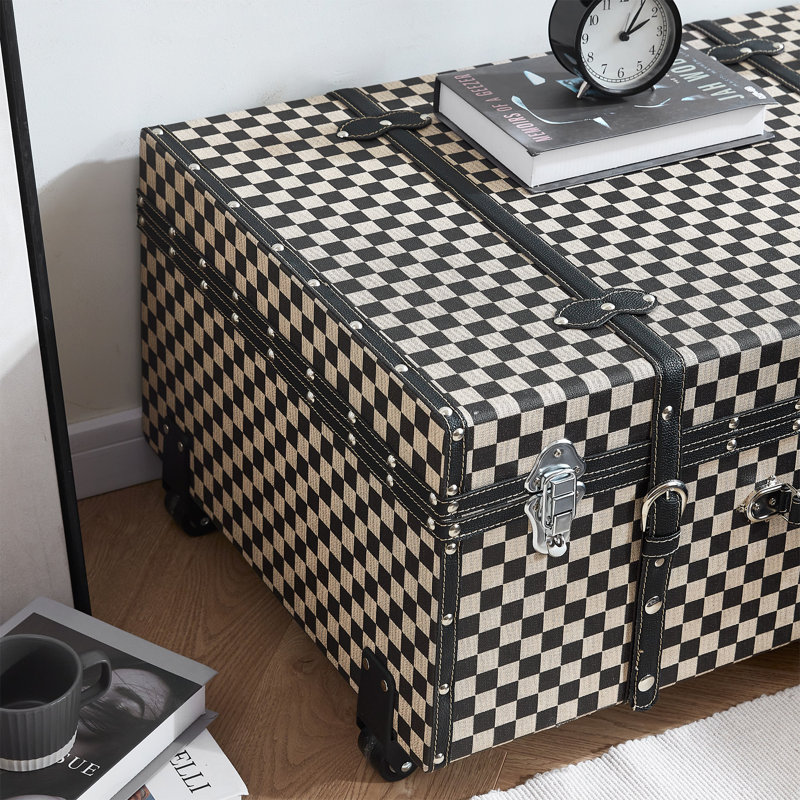 Texture Brand Trunk - Black And Gold