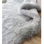 Tapis gris clair en fausse fourrure à poils longs tissé à la machine Khyrie-394862471