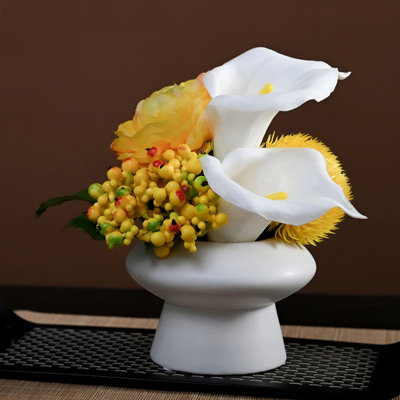 Décoration de fleurs simulées