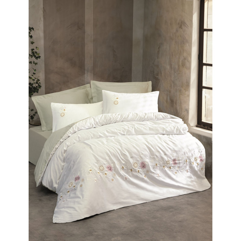 Ensemble de housse de couette double Luxury Satin, couleur menthe, 79 po x 87 po | 100% satin de coton, brodé, densité de tissage de 211 fils | Comprend une housse de couette, un drap plat et 4 taies d'oreiller | Lavable à la machine, élégant et doux au toucher