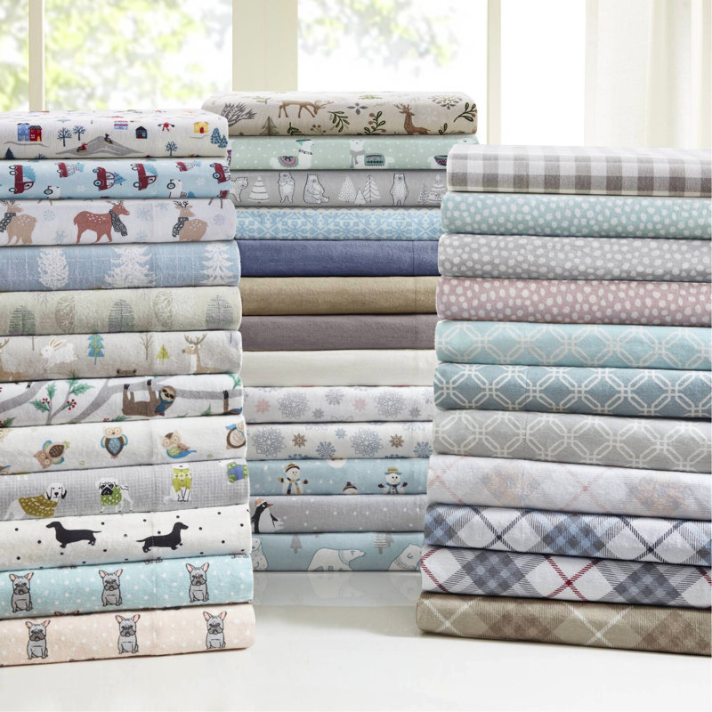 Ensemble de 4 très grands draps, 100% flanelle de coton, imprimé blanc de village, ultra doux et doux au toucher, lavable à la machine, comprend un drap plat, 2 taies d'oreiller ajustées