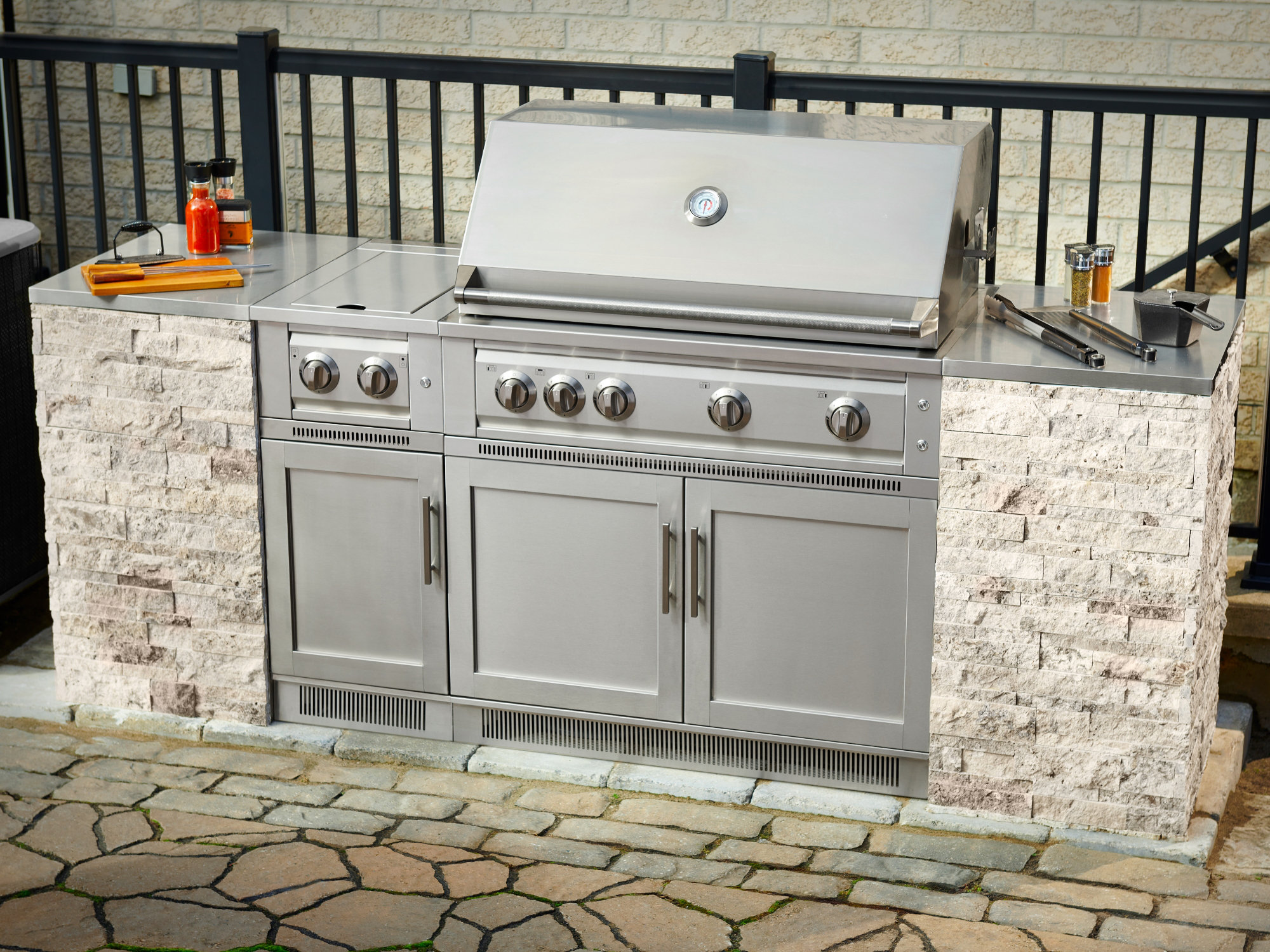 https://assets.wfcdn.com/im/04924493/compr-r85/2366/236601533/outdoor-kitchen-signature-series-6-piece-cabinet-set-with-33-in-natural-gas-platinum-grill.jpg