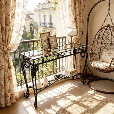 Cette console moderne et luxueuse en verre et en métal offre également une fonctionnalité de rangement et convient aux vestibules et aux couloirs. Il est facile à assembler.
