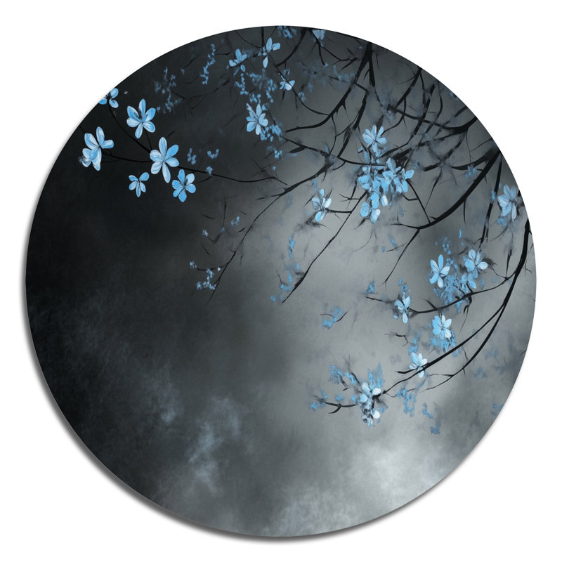 «Blue Cherry Blossoms Glowing At Midnight», art mural rond en métal floral, L 29 po x H 29 po