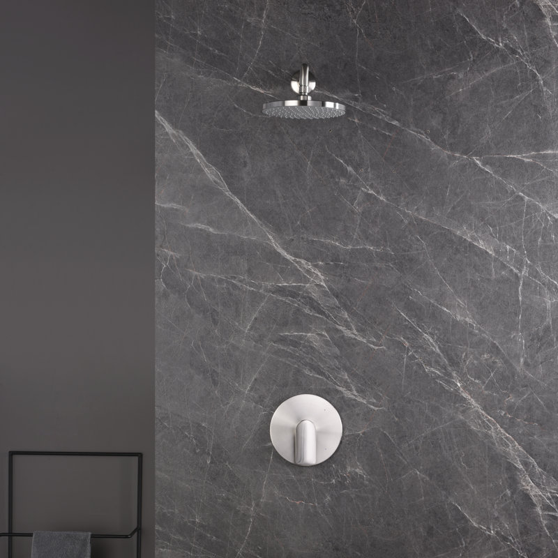 Garniture de douche de la collection Wedge seulement: pomme de douche ronde de 8 po, ensemble de poignées simples et soupape brute incluse - nickel brossé