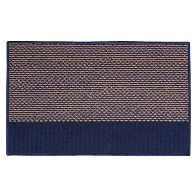Tapis rayé gris foncé