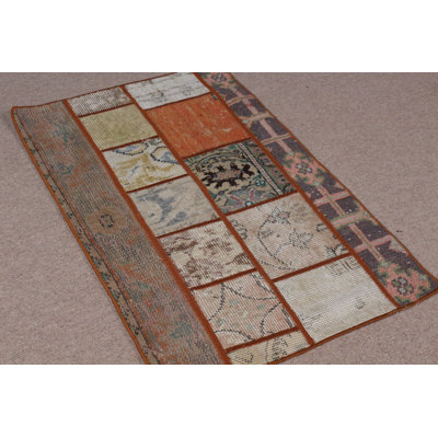 Tapis turc antique offrant une élégance rétro pour l'esthétique extérieure dans un charmant beige