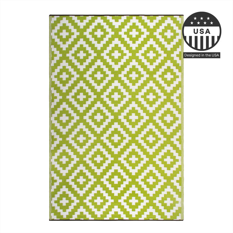 Tapis d'extérieur imperméable en paille recyclée Izna, Rectangle 6 pi x 9 pi,  Aztec - Green/White