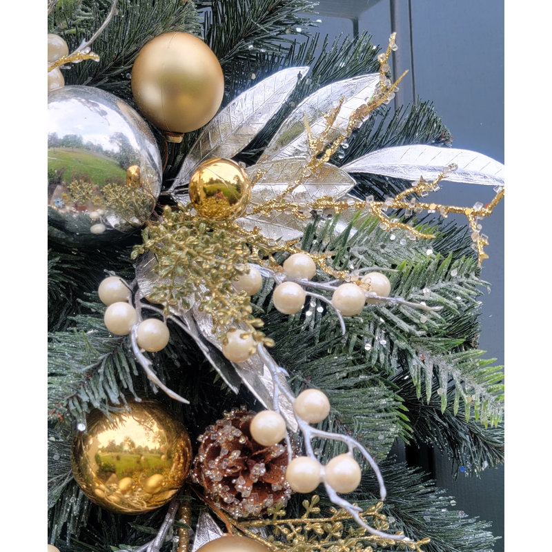 Couronne de Noël ornements de pin 22 po