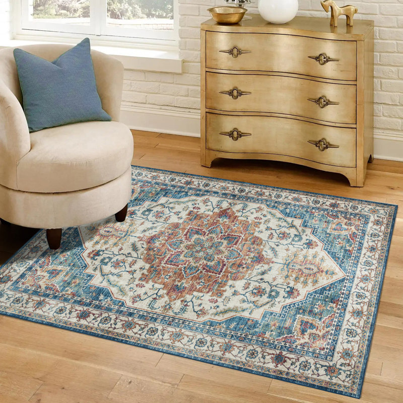 Tapis intérieur bleu et rouge Samira Tiefi, Rectangle 3 pi 6 po x 4 pi 6 po