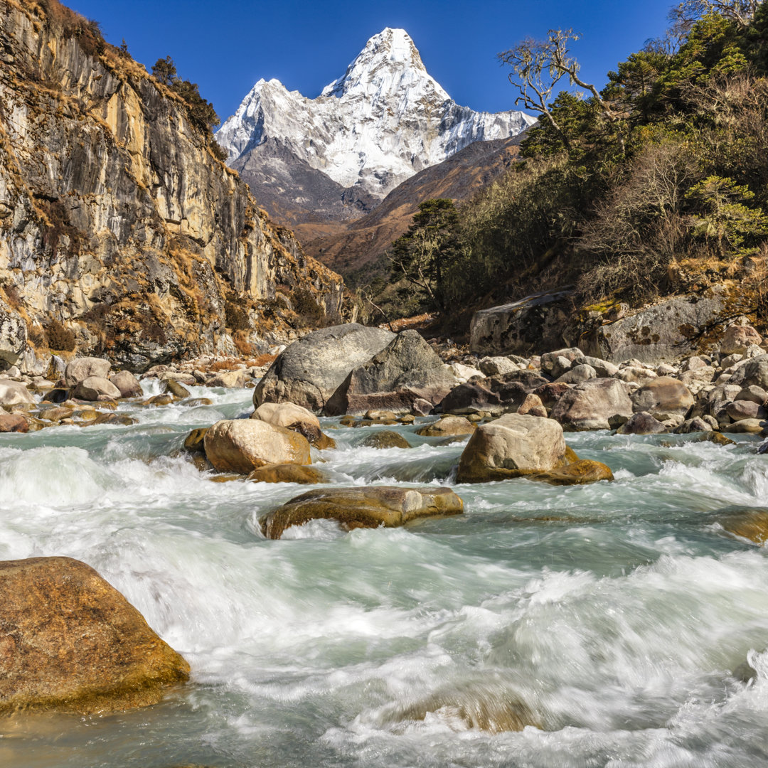 Berg Ama Dablam von Hadynyah - Leinwandbild