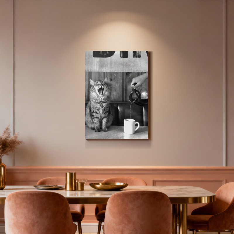 Chat qui baille avec café versant sur toile tendue, reproduction d'art en noir et blanc pour la cuisine ou le salon
