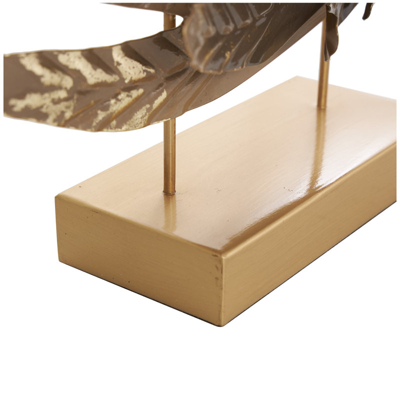 Ensemble de sculpture ornementale en métal et ornements en feuille d'or Nerau