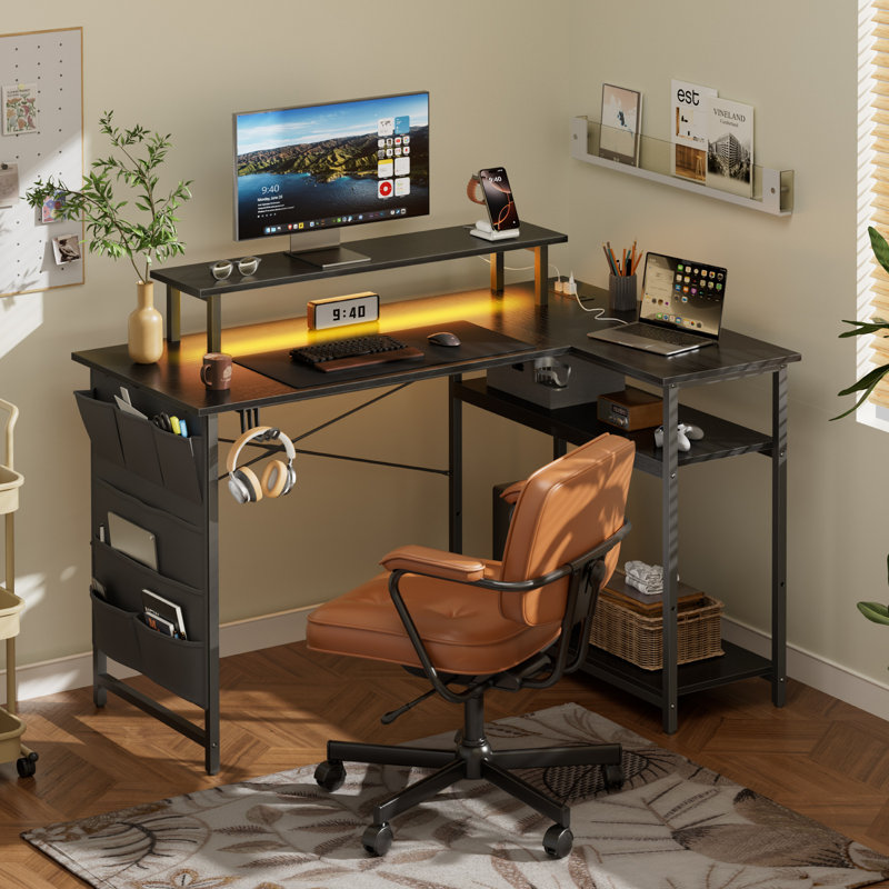 Bureau d'ordinateur en forme de L de 43 po avec prise de courant, bureau de coin de jeu avec lumières DEL, table de bureau personnel avec tablettes de rangement et support pour chambre à coucher